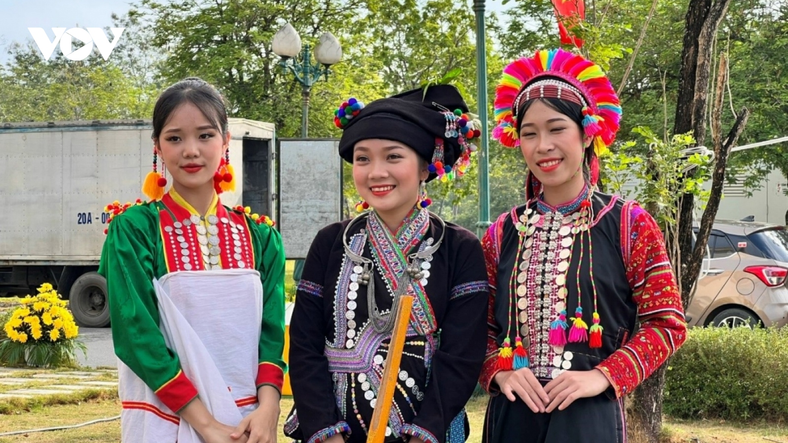 Đa sắc màu trang phục truyền thống các dân tộc thiểu số