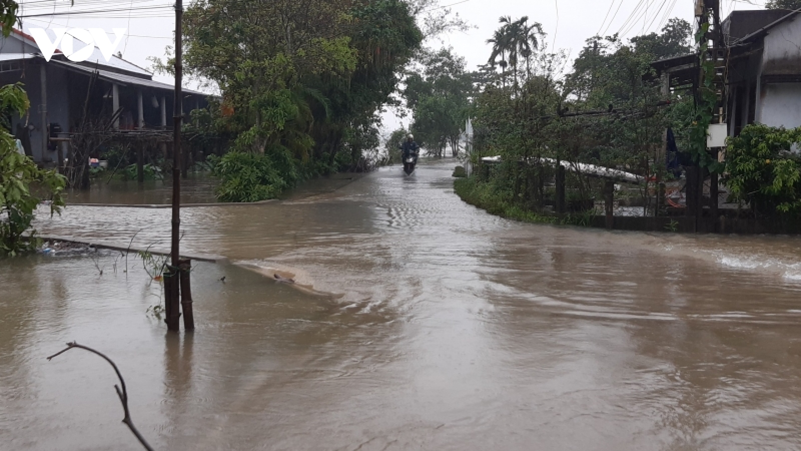 Một số vùng trũng thấp ở Thừa Thiên Huế ngập lụt kéo dài