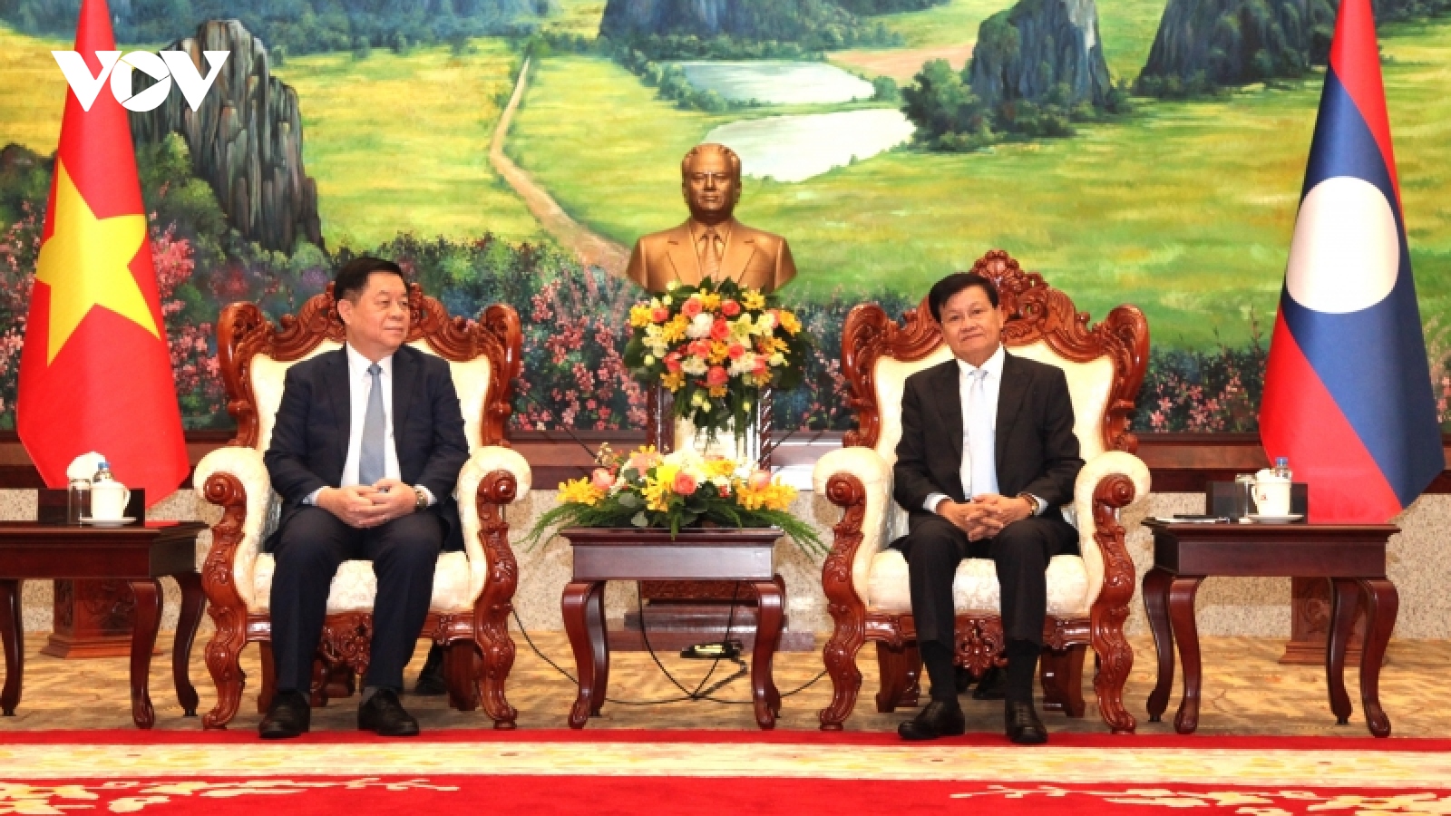Tổng Bí thư, Chủ tịch nước Lào tiếp Đoàn đại biểu ĐCS Việt Nam