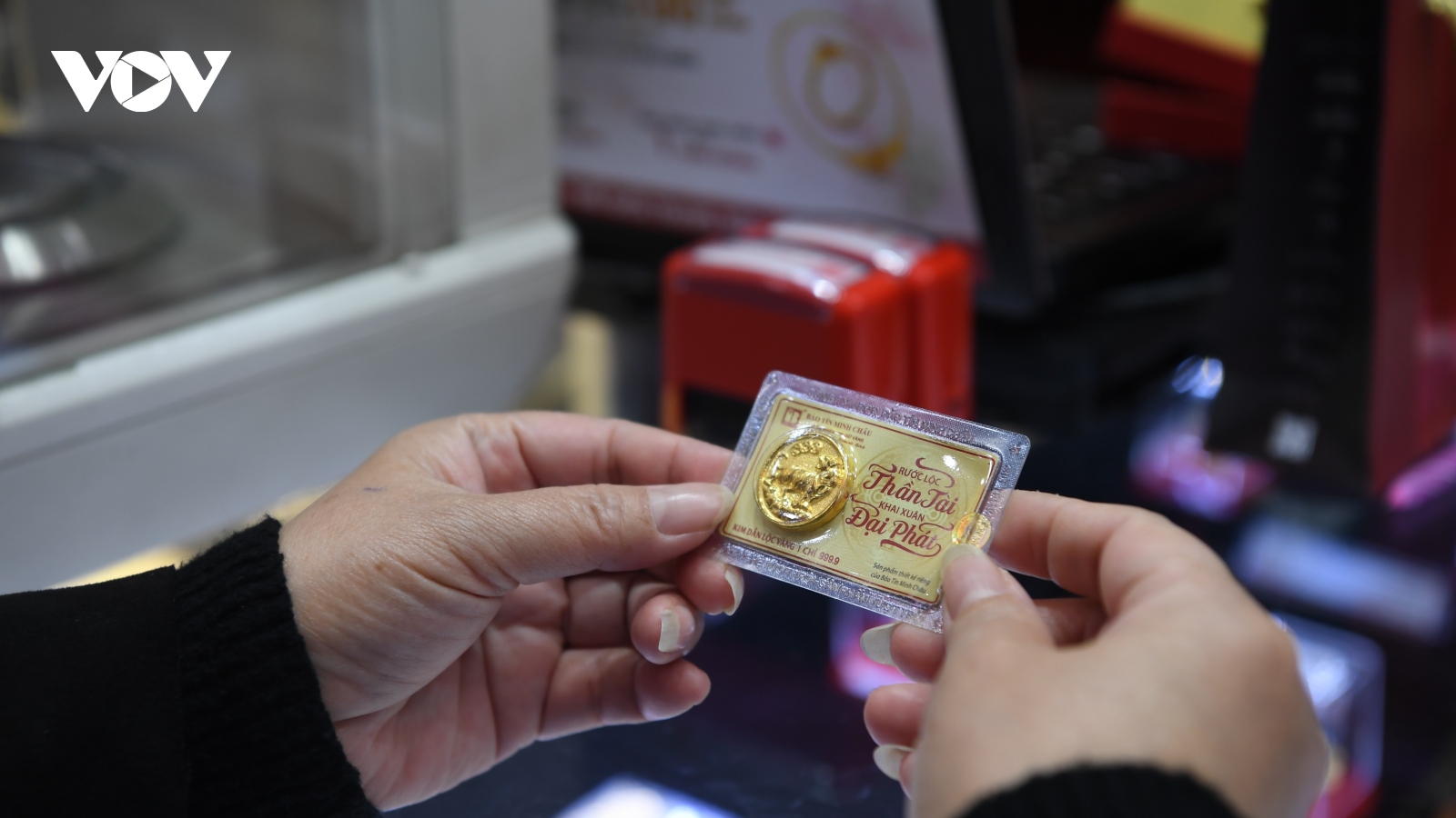 Giá vàng thế giới tăng "sốc" gần 1 triệu đồng/lượng