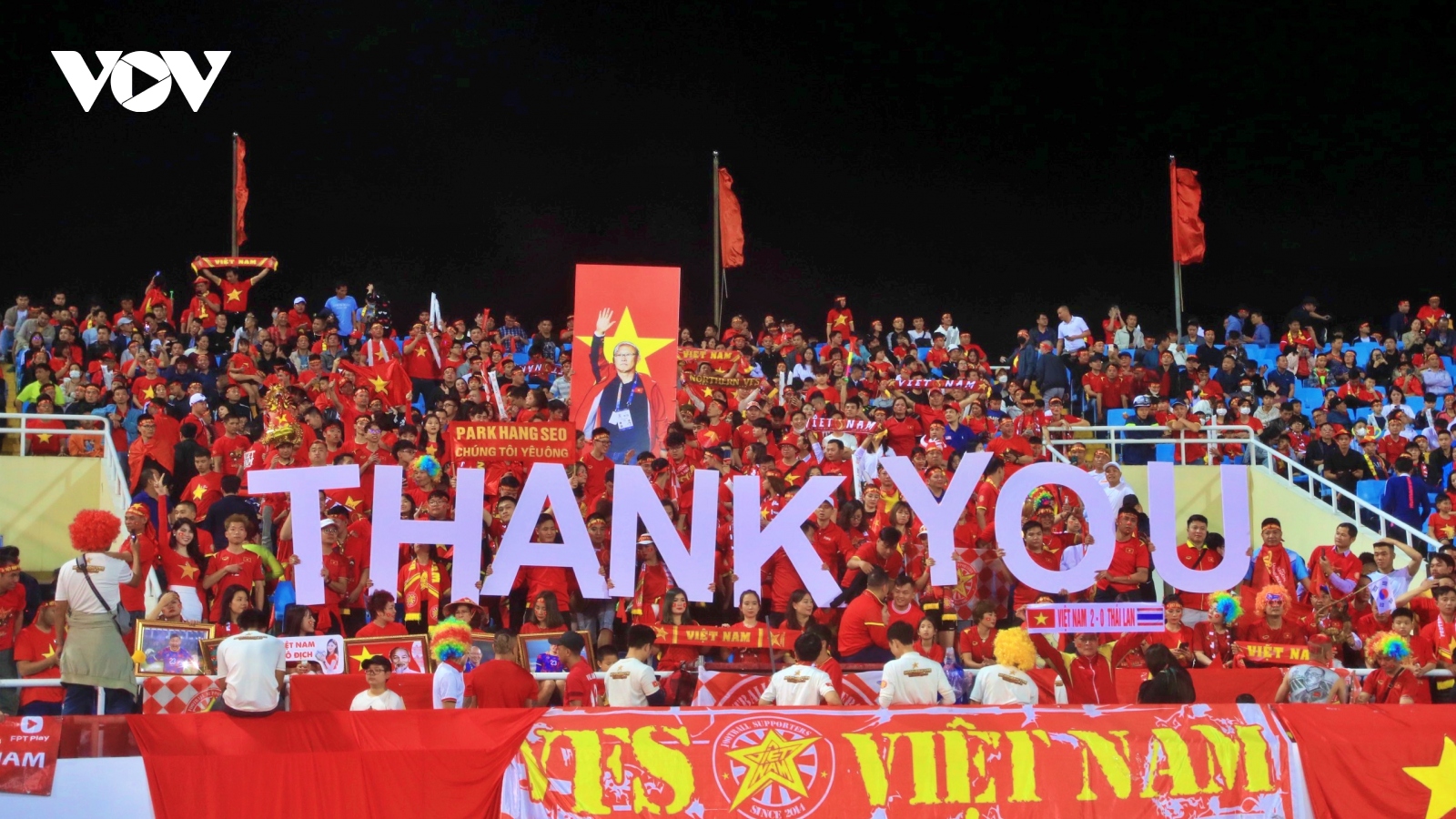 Cổ động viên tri ân HLV Park Hang Seo trước trận ĐT Việt Nam - ĐT Thái Lan