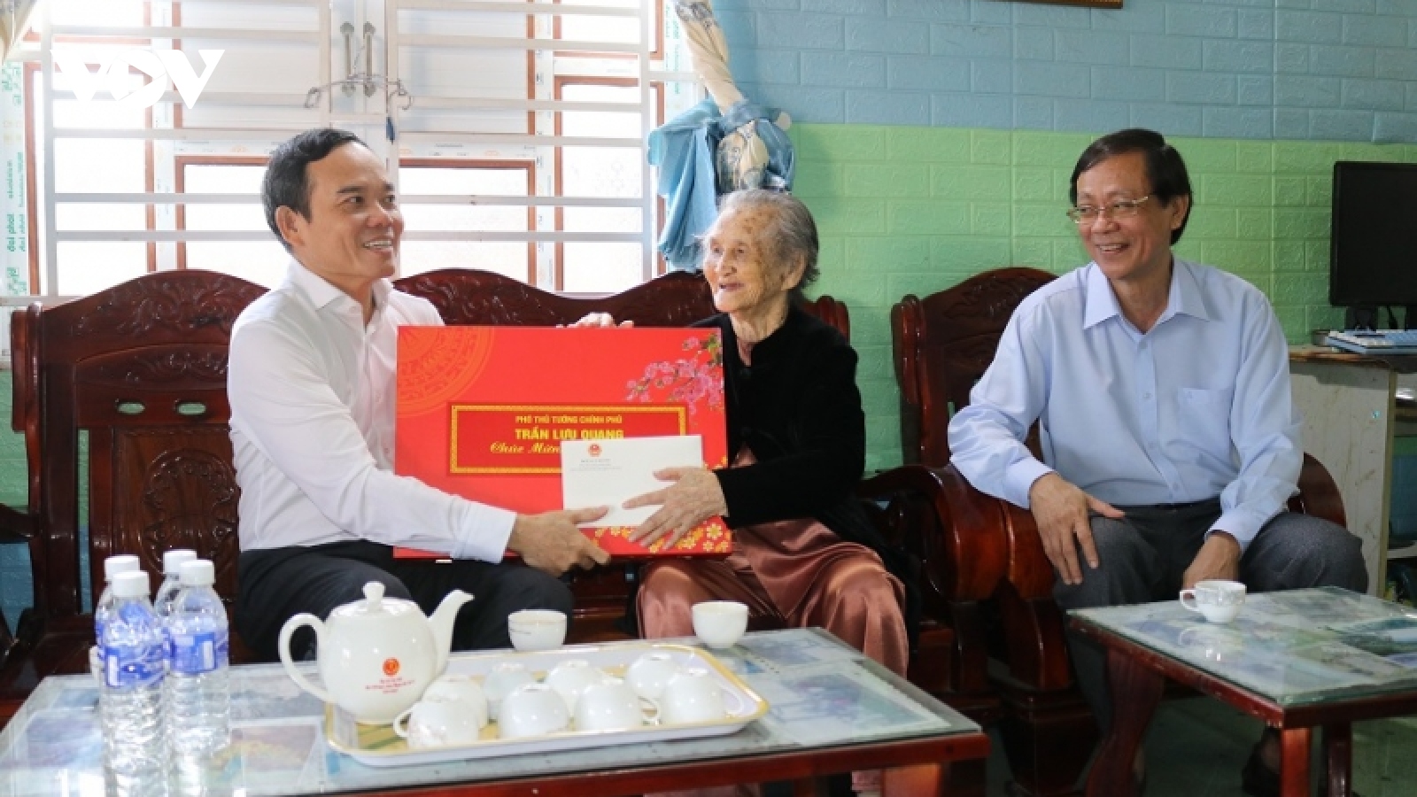 Phó Thủ tướng Trần Lưu Quang thăm, tặng quà Tết tại Ninh Thuận