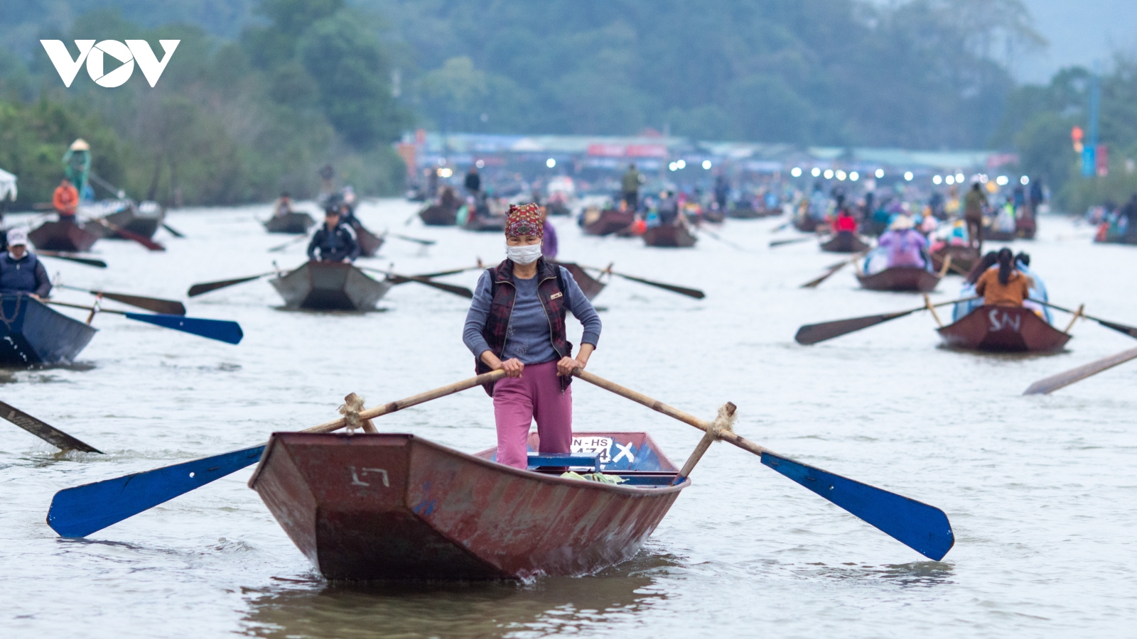 Gần 4.000 đò hoạt động hết công suất phục vụ lễ hội chùa Hương