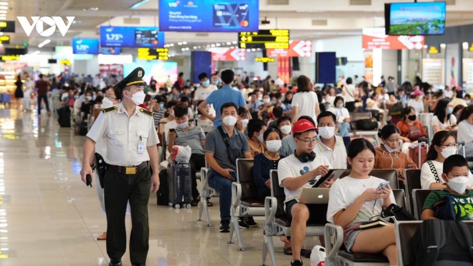 Sân bay Tân Sơn Nhất được "nới room" tối đa dịp Tết Nguyên đán 2023