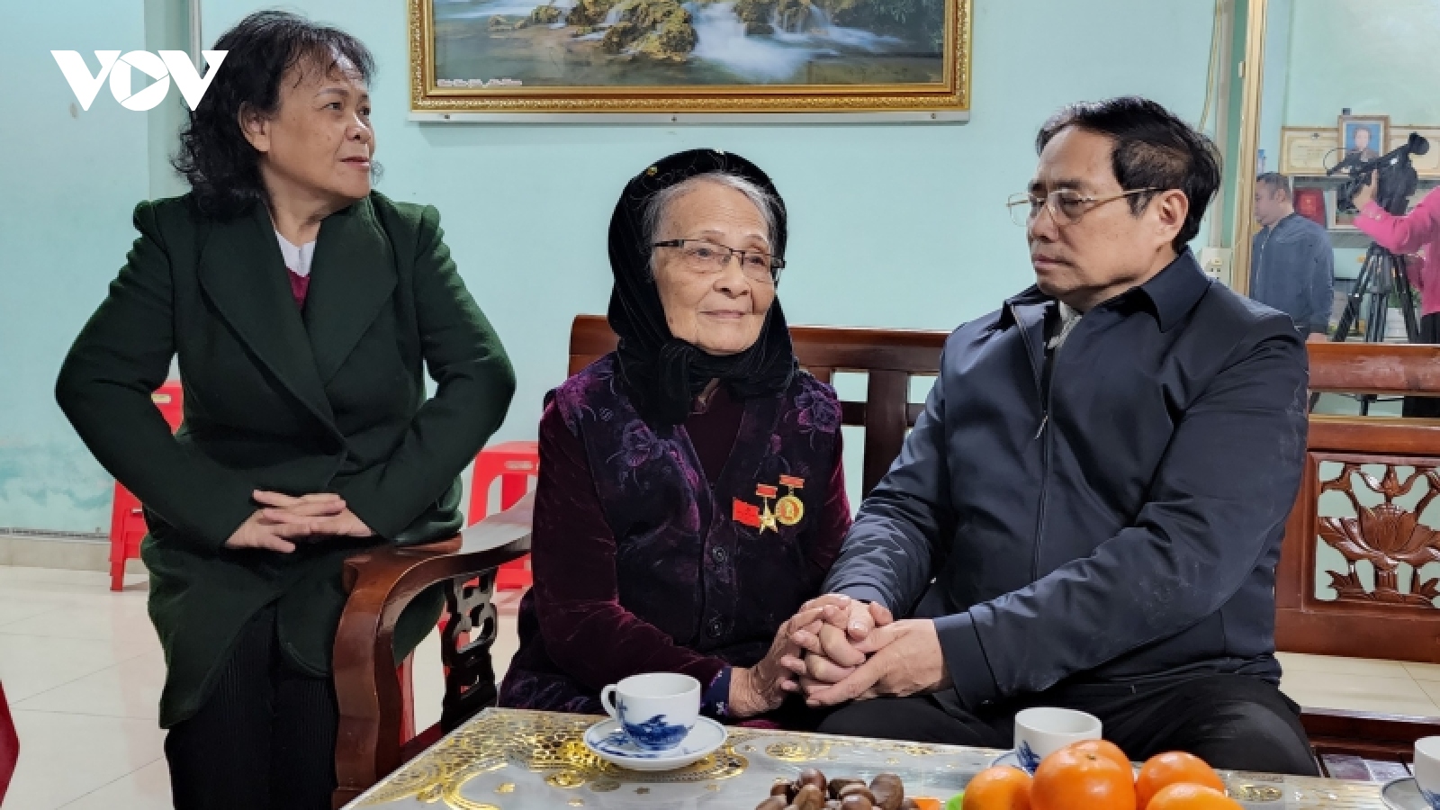 Thủ tướng Phạm Minh Chính thăm Mẹ Việt Nam Anh hùng Lâm Thị Mèn tại Cao Bằng