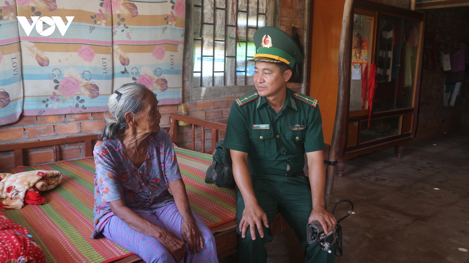 Bác sỹ quân hàm xanh Sóc Trăng nặng lòng với đồng bào Khmer vùng ven biển