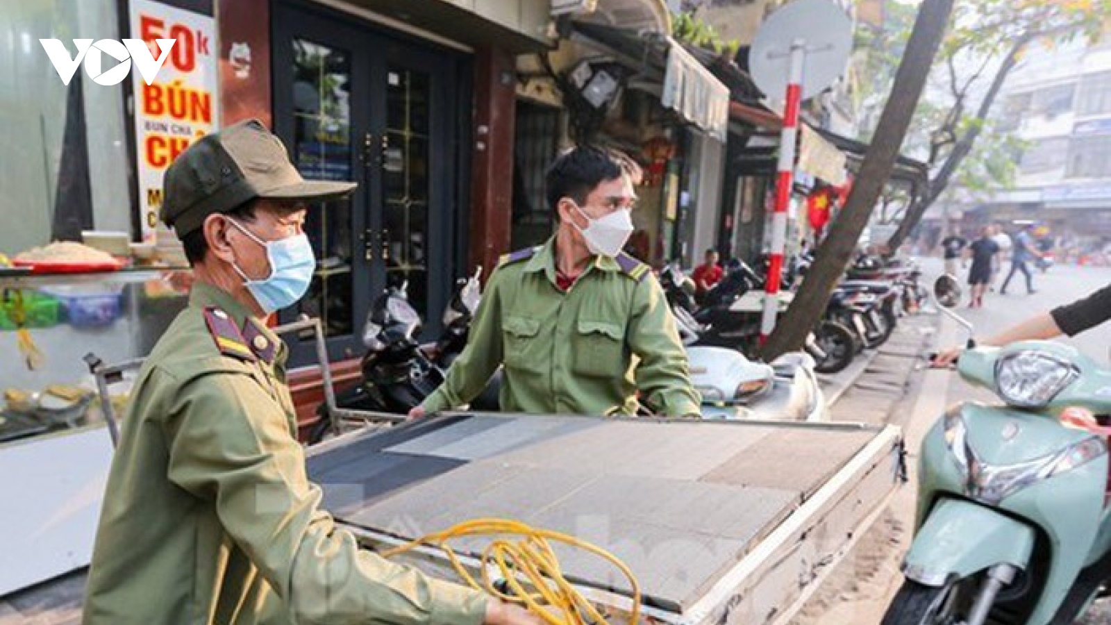 Hà Nội tổng kiểm tra đòi lại vỉa hè: Liệu có lặp lại câu chuyện “đánh trống bỏ dùi"?