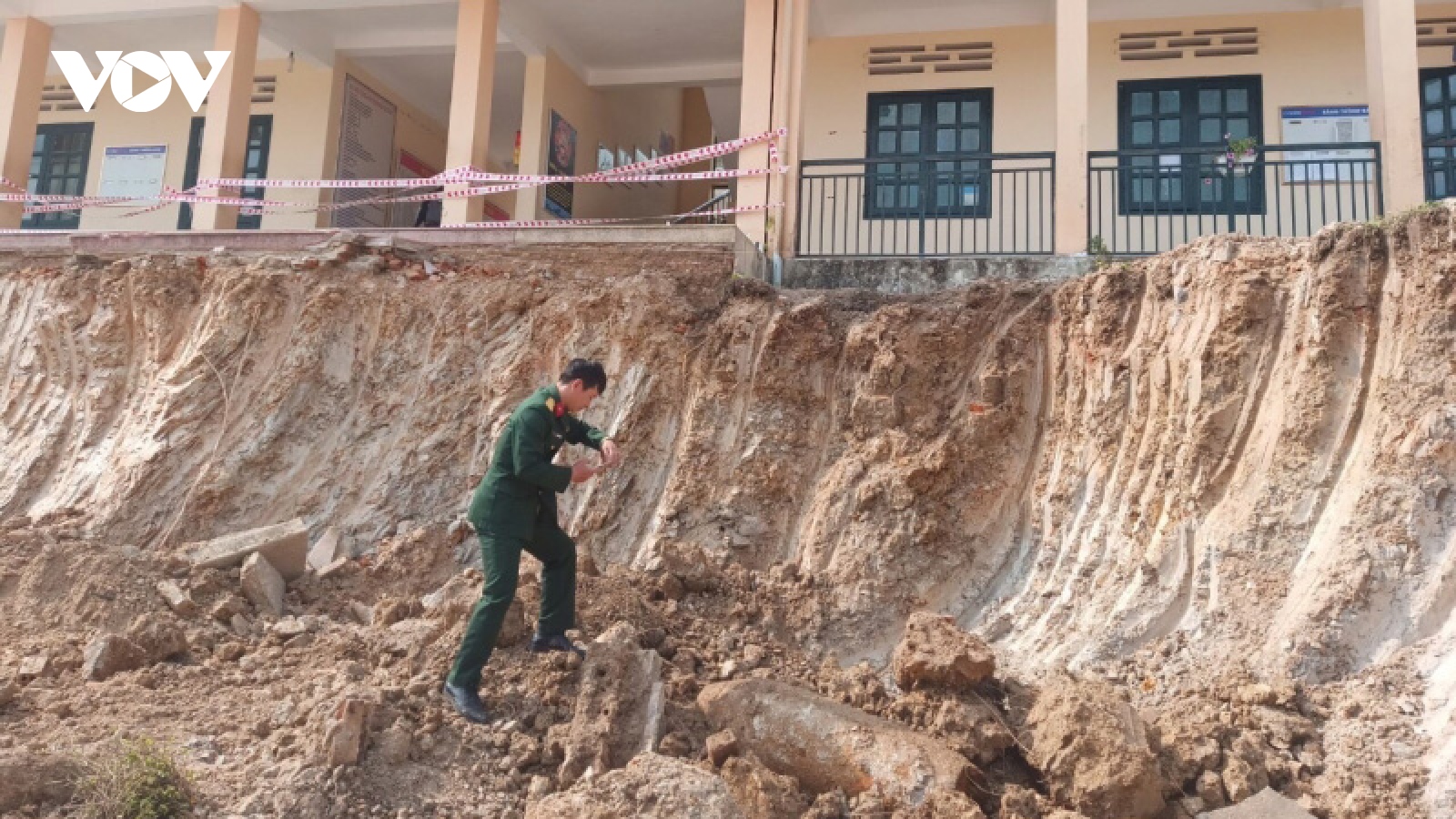  Phát hiện bom "khủng" nặng 350 kg trong trường học ở Điện Biên