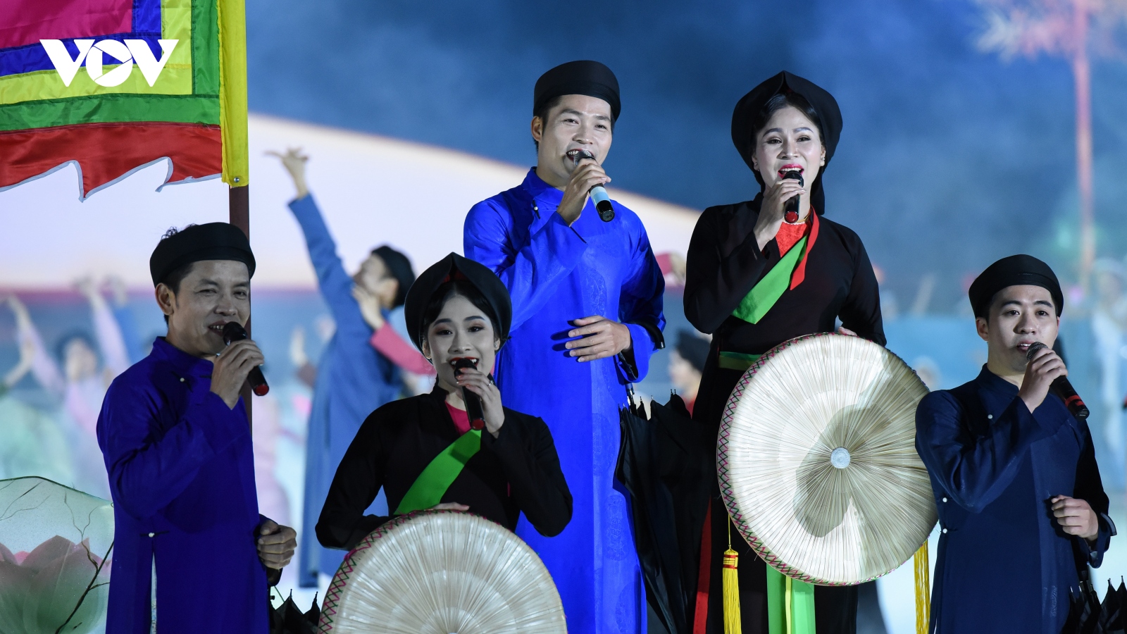Biển người đổ về Bắc Ninh xem khai mạc Festival "Về miền Quan họ 2023"