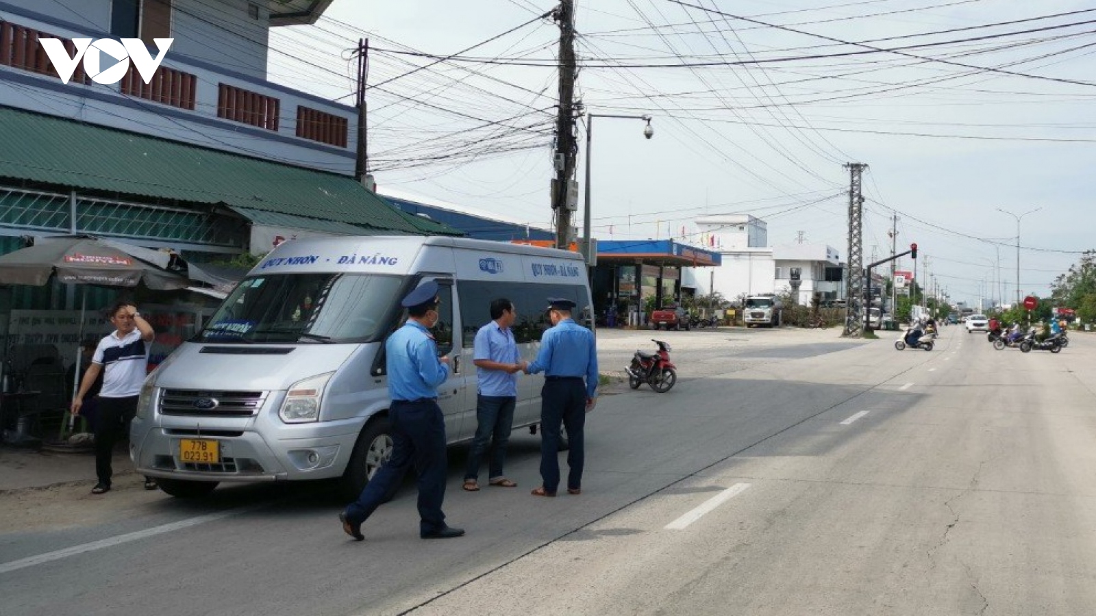 Quảng Ngãi siết hoạt động xe khách chạy hợp đồng sau vụ tai nạn làm 10 người chết