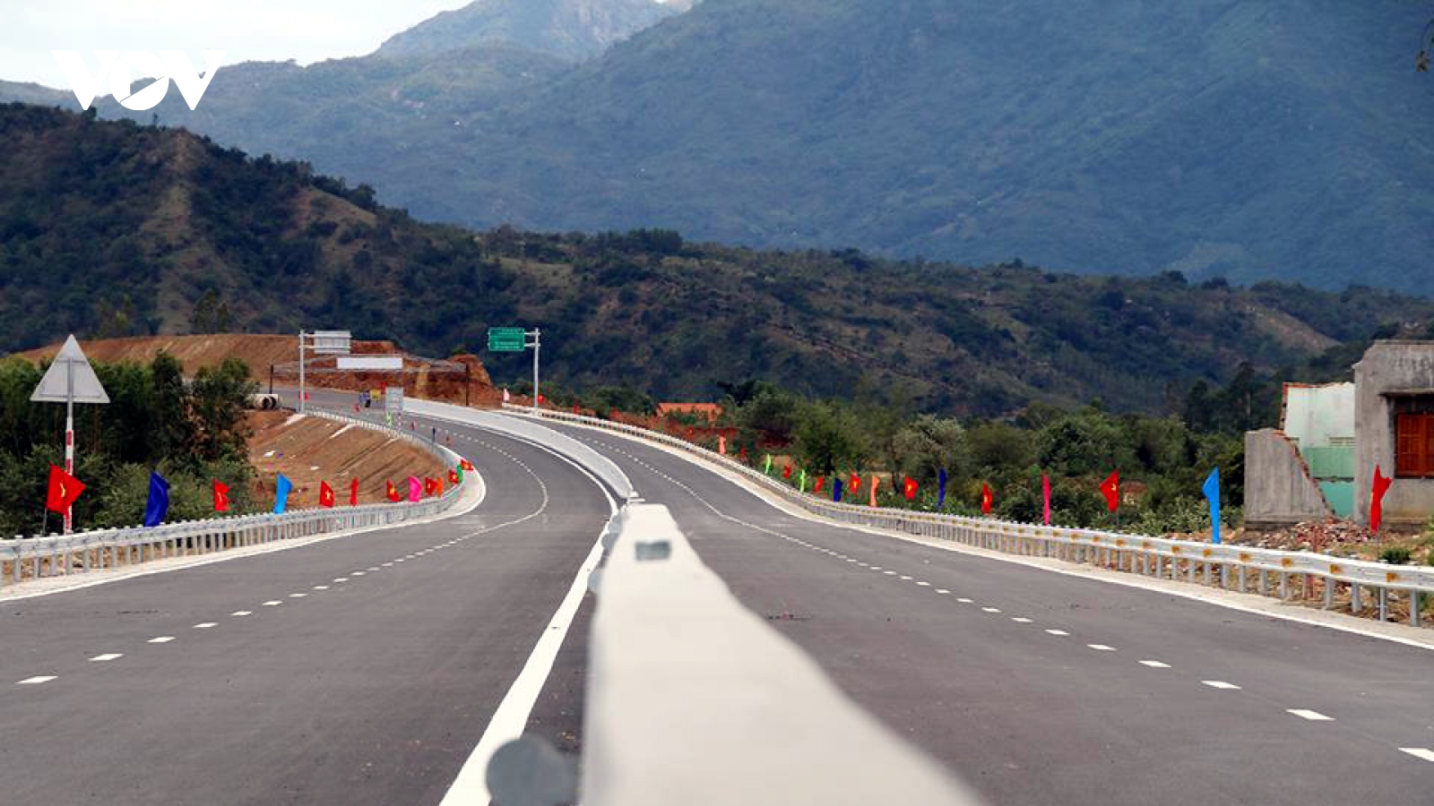 Cao tốc Nha Trang - Cam Lâm cam kết về đích trước 3 tháng