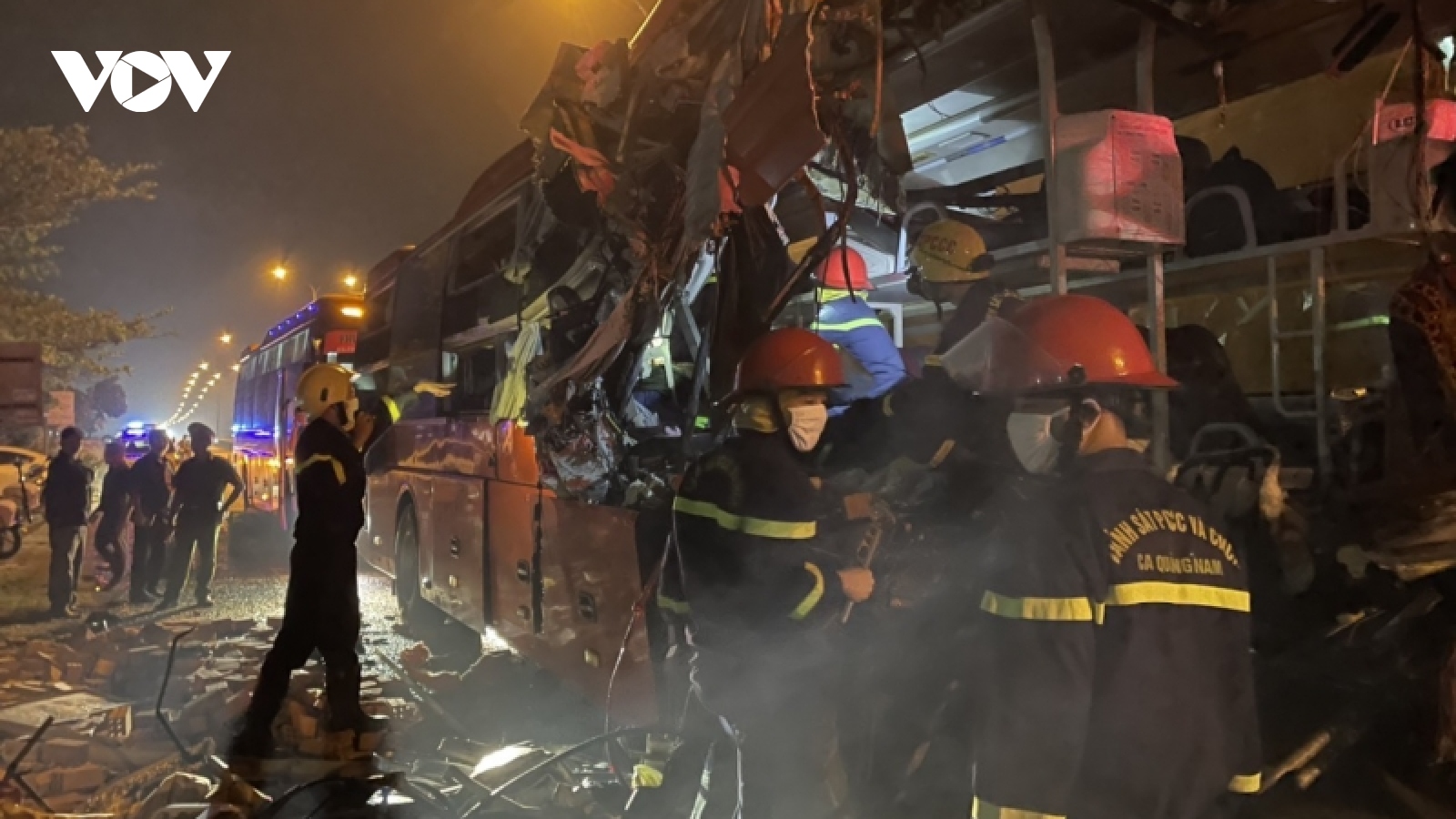 Xe khách đâm vào đuôi xe tải chở gạch ở Quảng Nam, 3 người tử vong