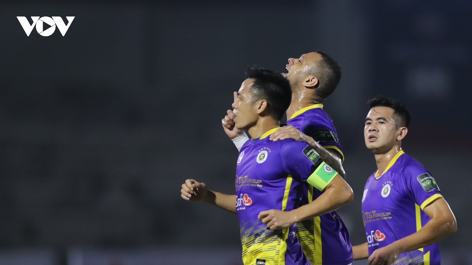 Văn Quyết và Hùng Dũng tỏa sáng, Hà Nội FC thắng nhọc Hà Tĩnh