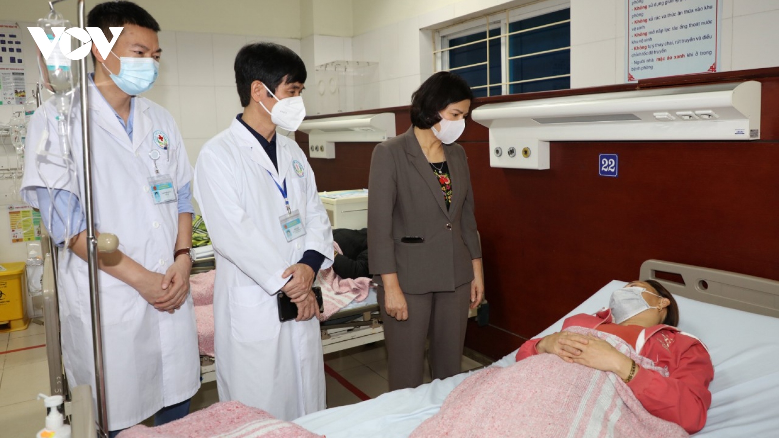 Hỗ trợ các nạn nhân vụ nhiễm độc methanol ở Bắc Ninh