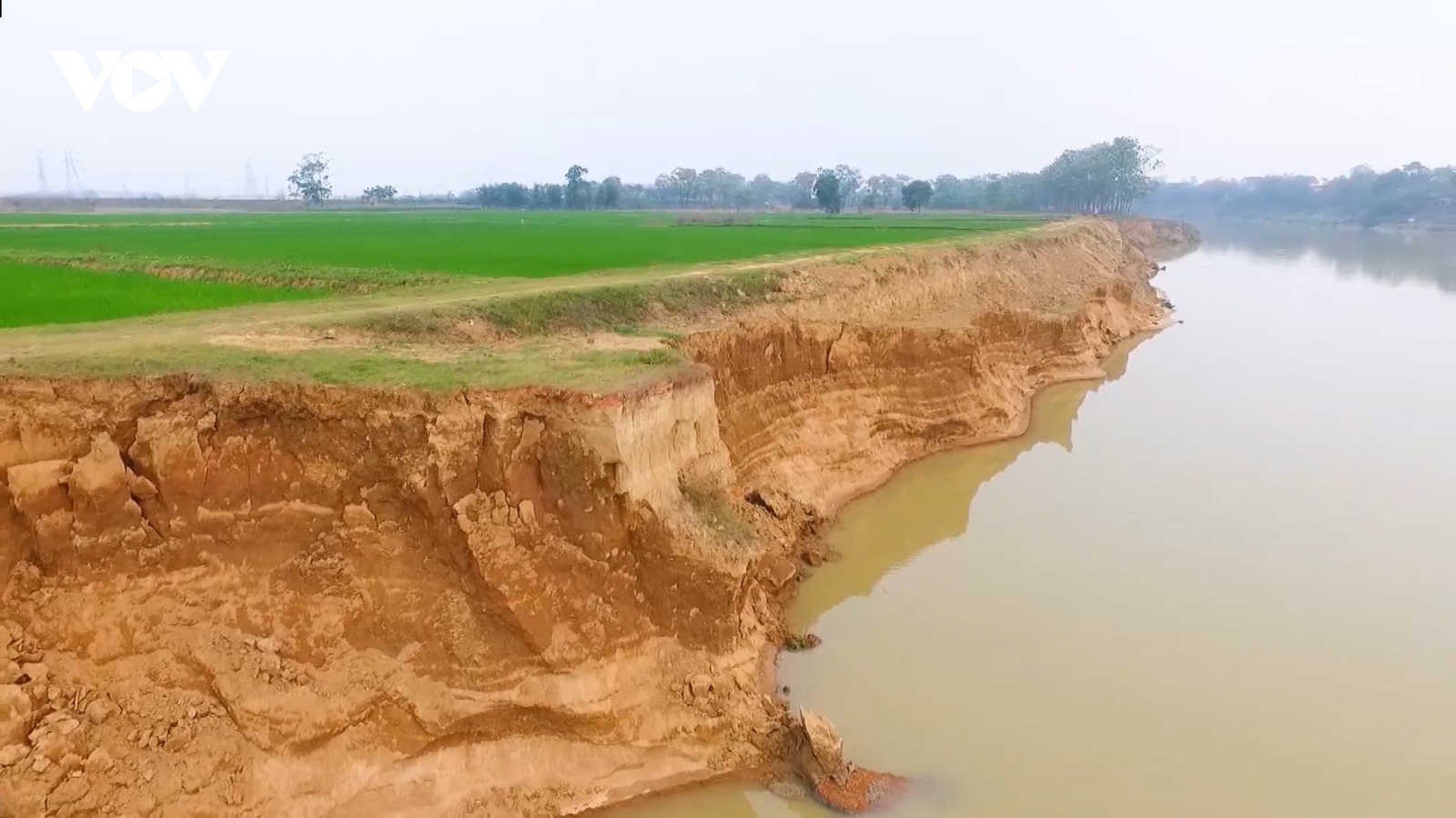 Nghi vấn doanh nghiệp khai thác cát ngoài mỏ gây sạt lở nghiêm trọng ở Bắc Giang