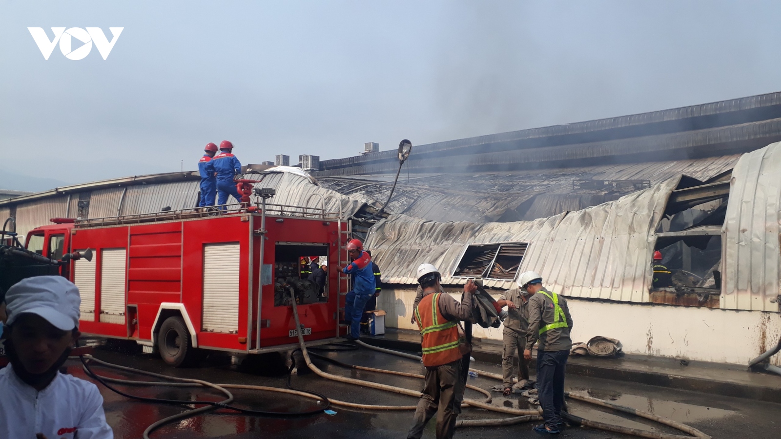 Cháy lớn tại công ty bánh kẹo trong khu kinh tế Chân Mây- Lăng Cô