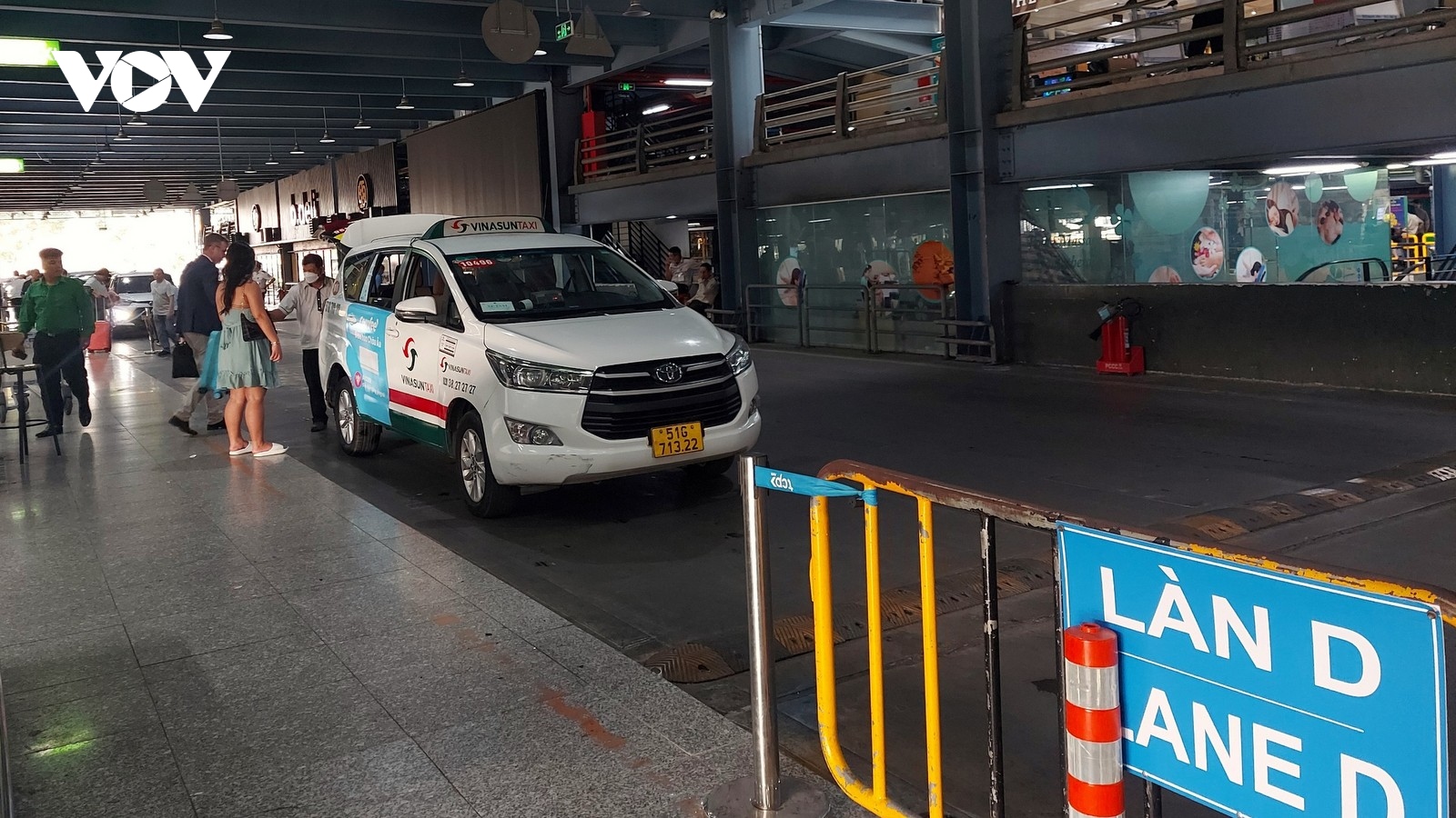 Thu phí taxi sân bay: Cần hài hòa lợi ích và nhiệm vụ