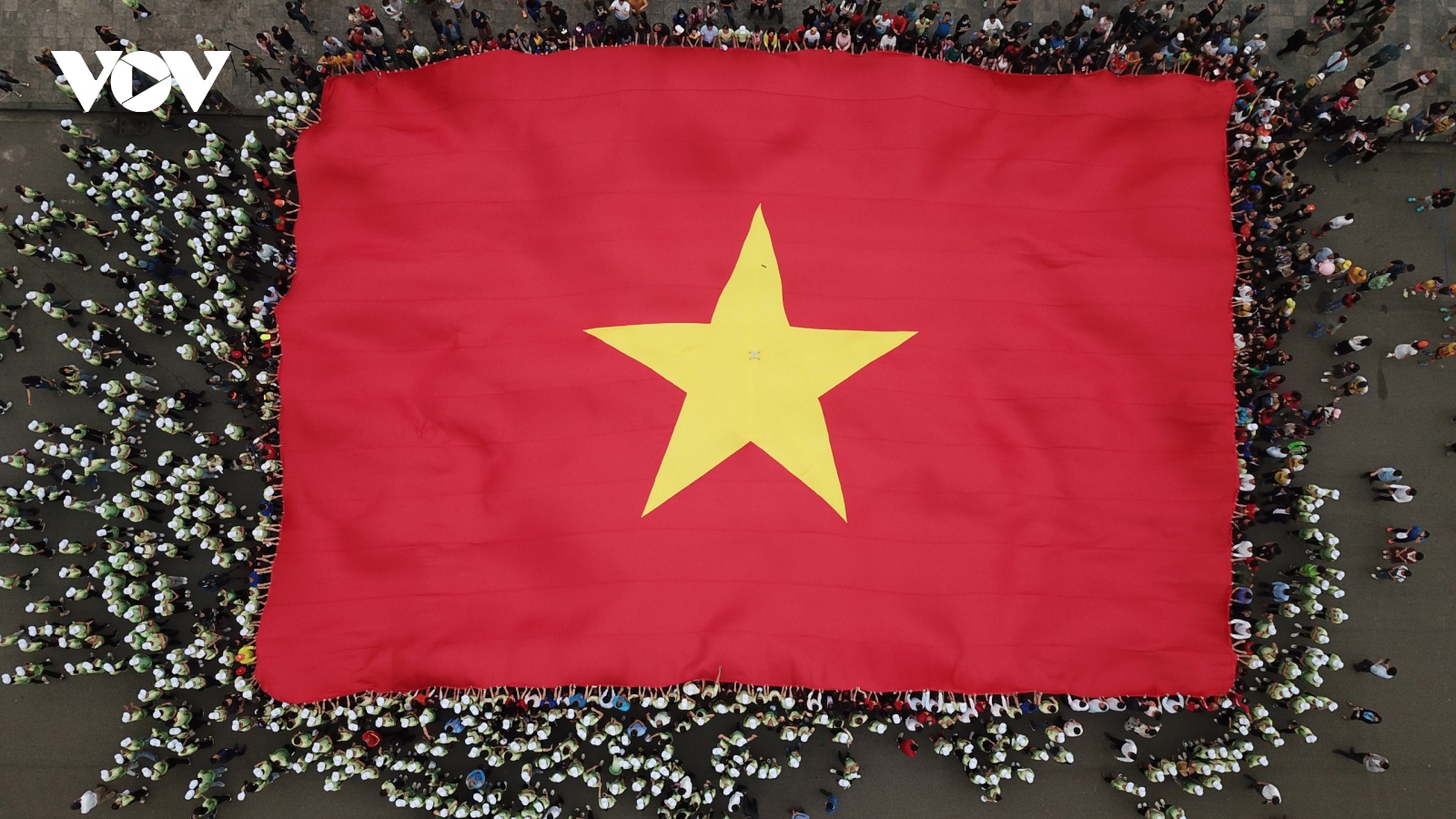 Trang nghiêm Lễ thượng cờ tại giải VĐQG Marathon và cự ly dài báo Tiền Phong