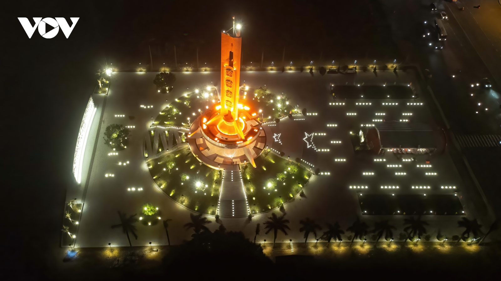 Cận cảnh tượng đài thành phố Đà Nẵng lung linh về đêm
