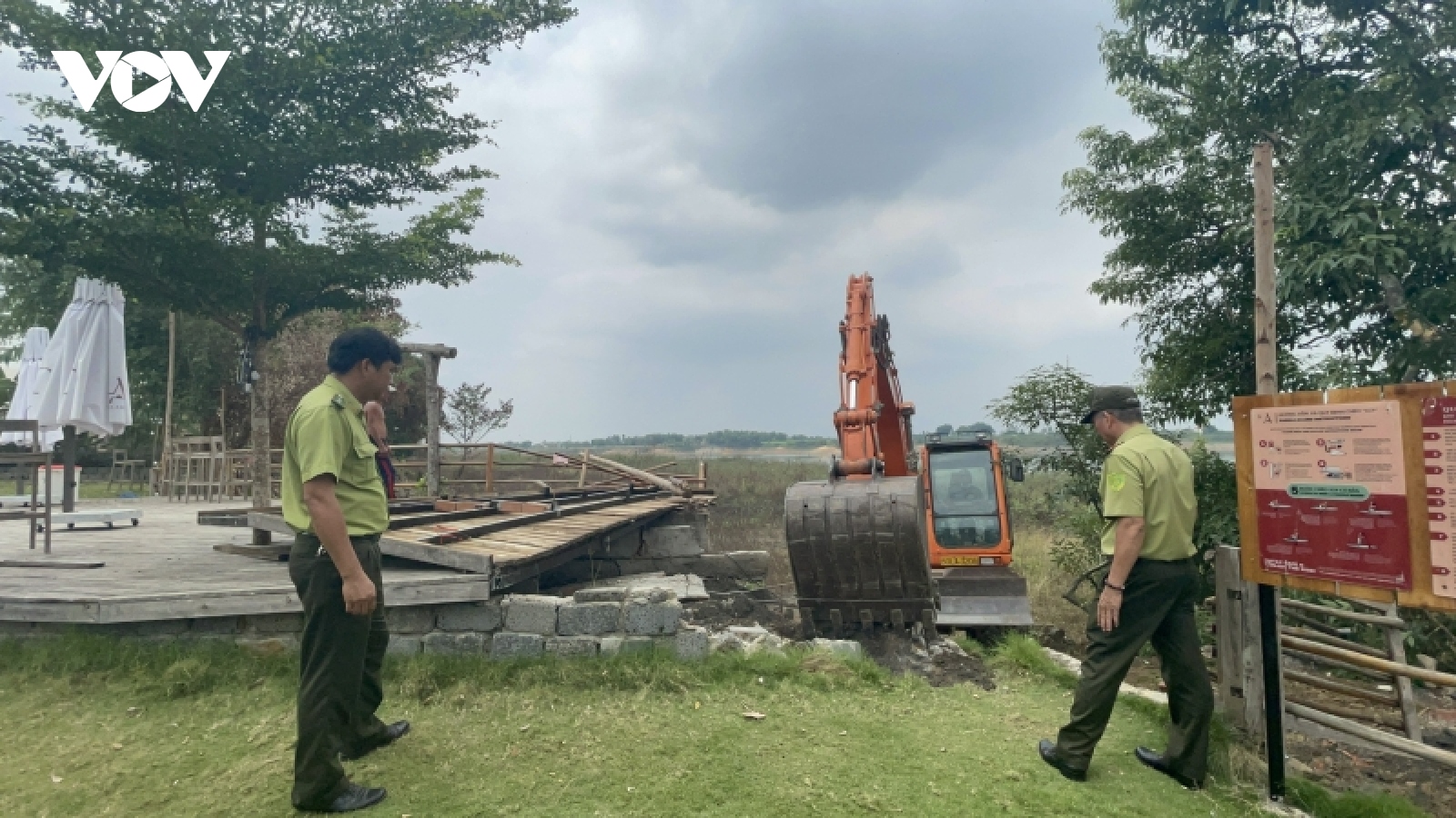 “Dẹp loạn” công trình du lịch tự phát ở hồ Trị An, Đồng Nai