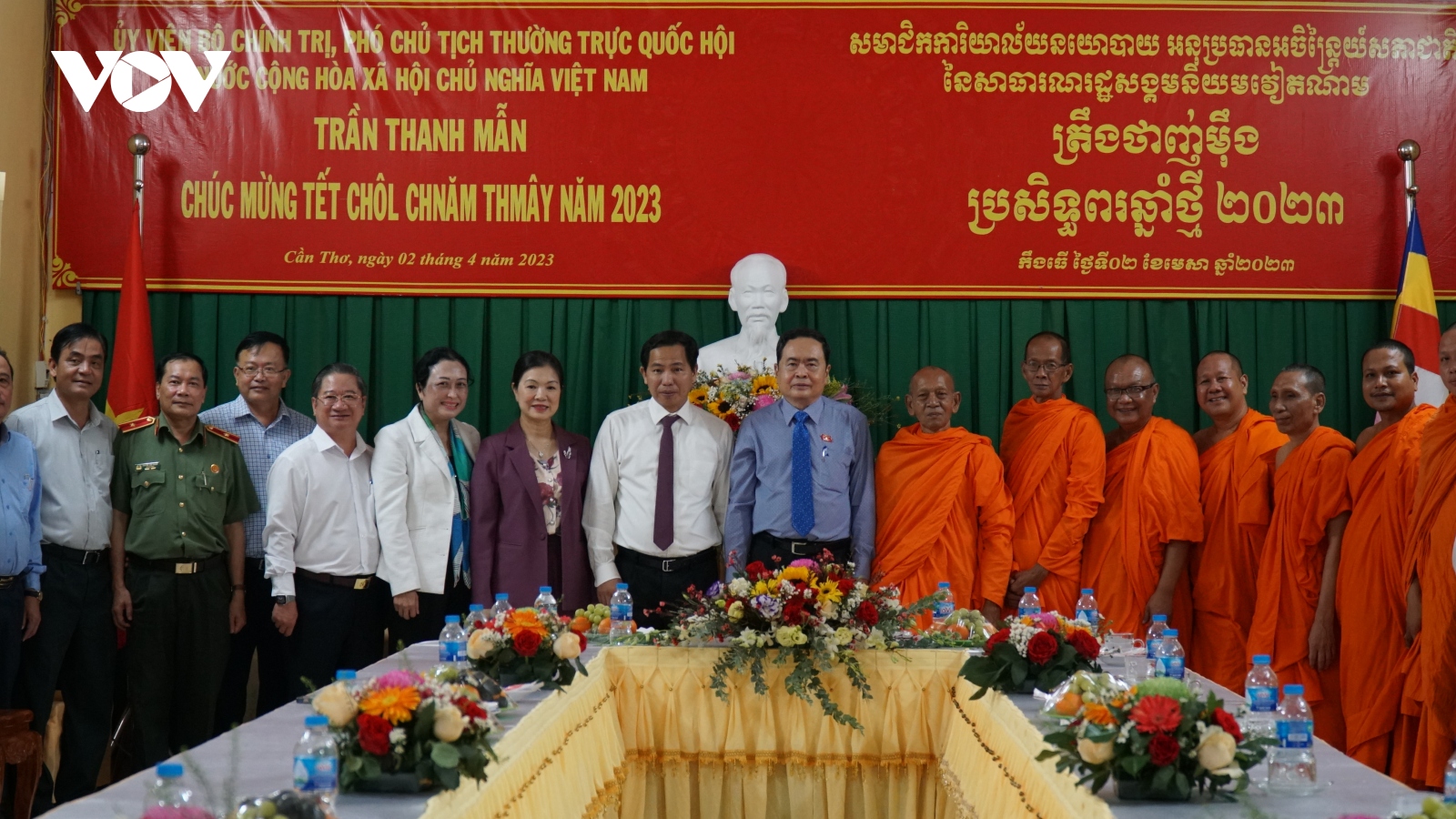 Ông Trần Thanh Mẫn thăm, tặng quà nhân dịp Tết Chôl Chnăm Thmây của đồng bào Khmer