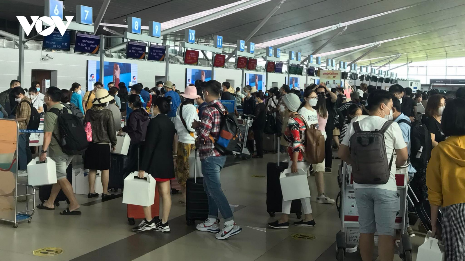 Sân bay Nội Bài khuyến cáo hành khách dịp lễ 30/4 khi nhu cầu đi lại tăng vọt