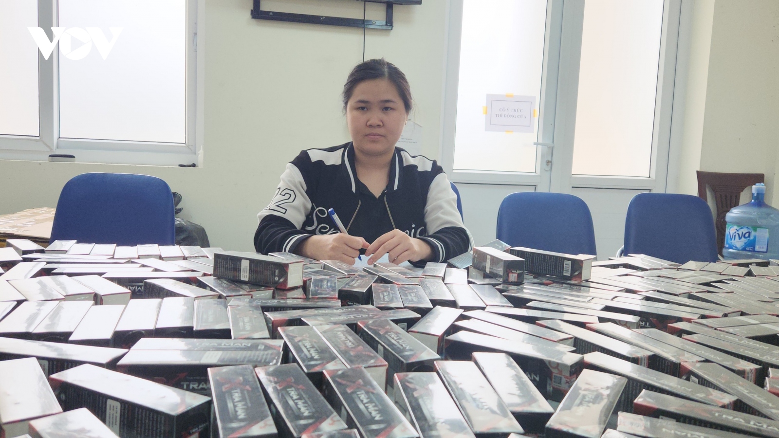 Bắt nhóm đối tượng bán thuốc kích dục giả tại Hà Nội