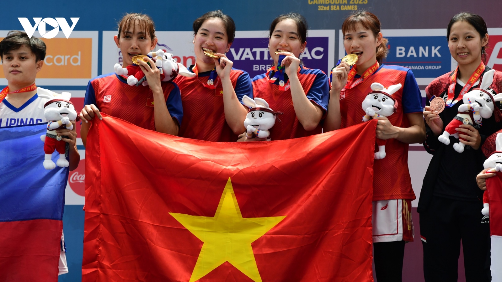 Bảng tổng sắp huy chương SEA Games 32 mới nhất: Việt Nam vươn lên thứ 4