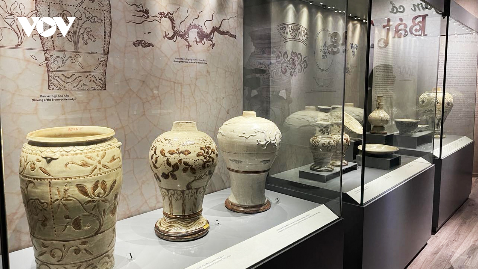 Bộ sưu tập hiện vật độc đáo gốm Bát Tràng từ thế kỷ 14