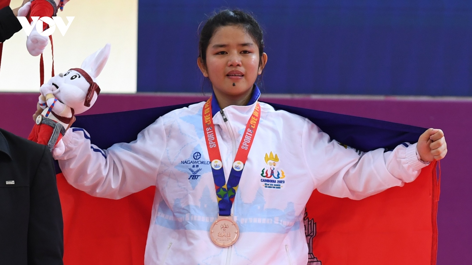 Đô cử Campuchia giành huy chương khó tin ở SEA Games 32 với mức tạ "siêu nhẹ"
