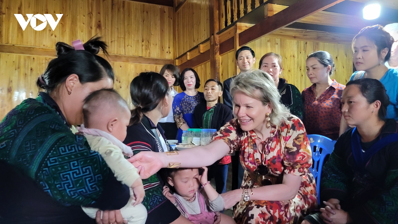 Hoàng hậu Bỉ thăm mô hình cải thiện dinh dưỡng cho trẻ em tại Sa Pa