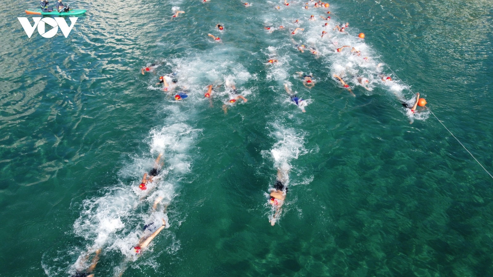 Khánh Hòa: Hàng trăm VĐV tham gia Hội thi bơi biển, lắc thúng