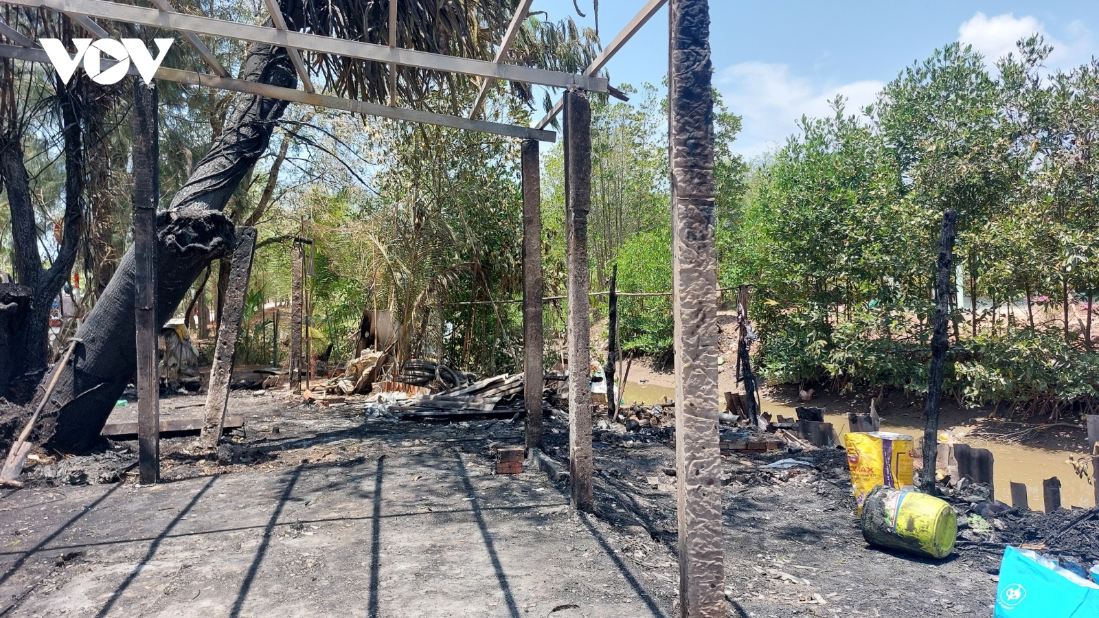Hỏa hoạn thiêu rụi 3 căn nhà lúc nửa đêm tại Bạc Liêu