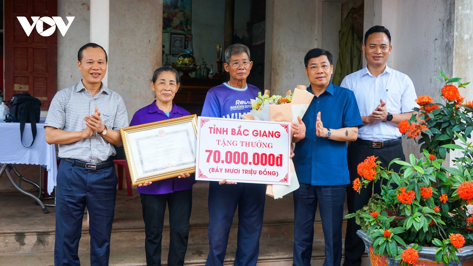 Nguyễn Thị Oanh được tặng nhà ở xã hội
