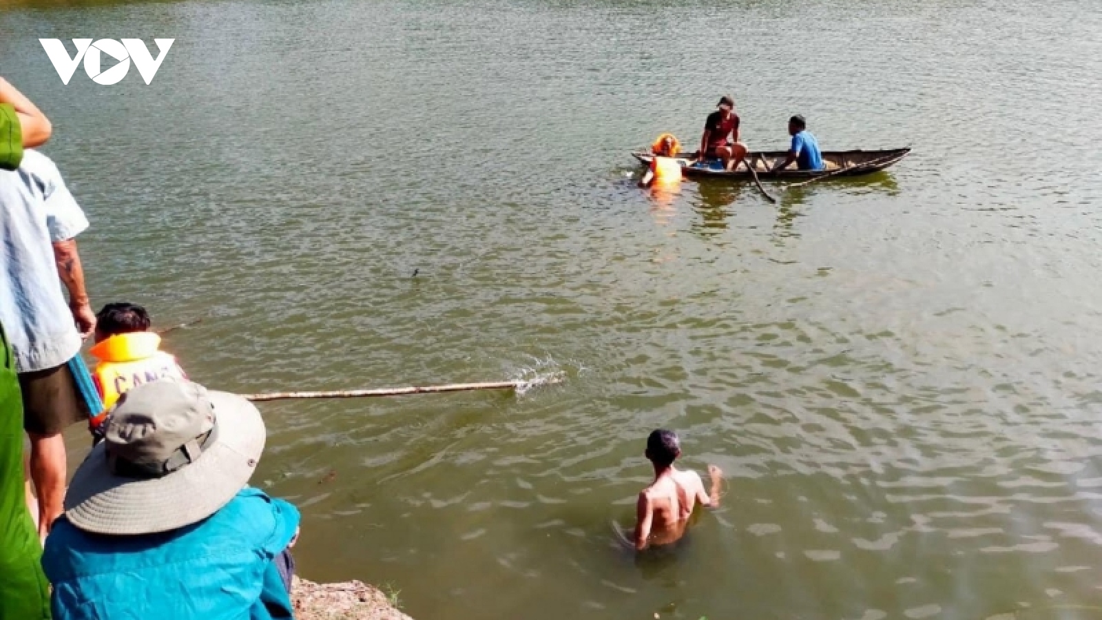 Nam sinh lớp 9 ở Quảng Ngãi tử vong do ngã xuống hồ