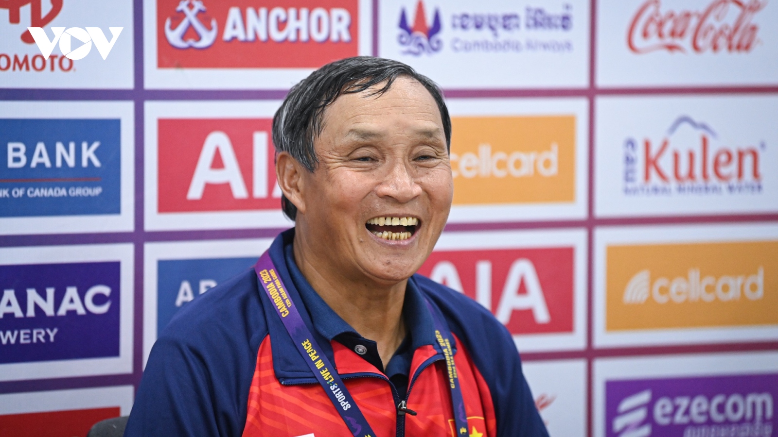 HLV Mai Đức Chung nói điều bất ngờ khi ĐT nữ Việt Nam vào chung kết SEA Games 32