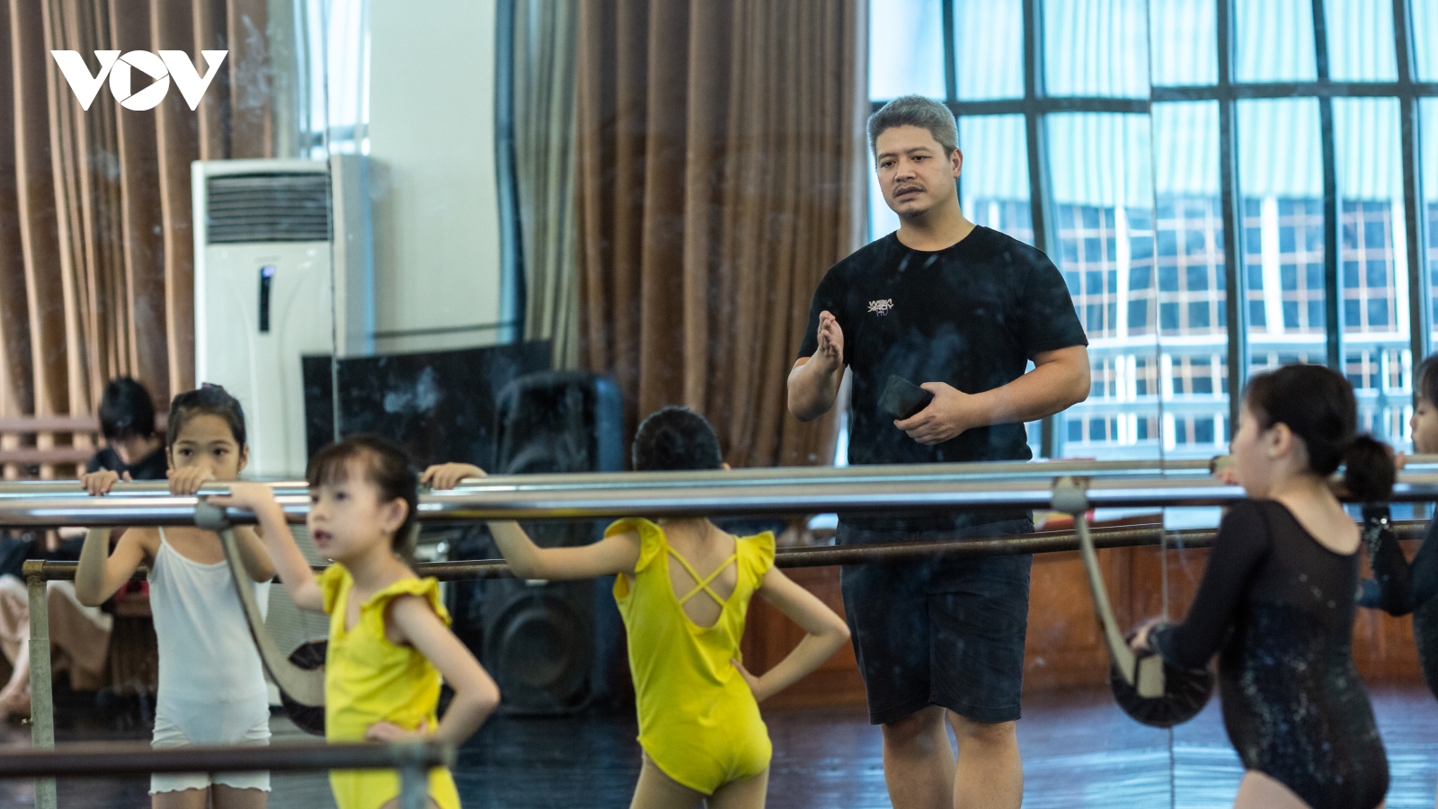 "Hoàng tử ballet" Đàm Hàn Giang - Người truyền lửa cho lớp trẻ yêu nghệ thuật múa