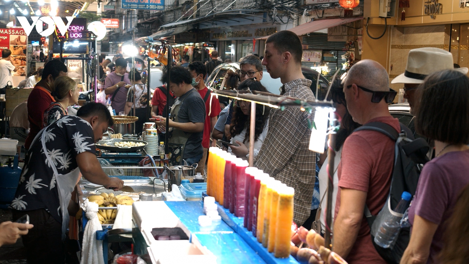 Một đêm tại phố ẩm thực người Hoa Chinatown giữa lòng Bangkok