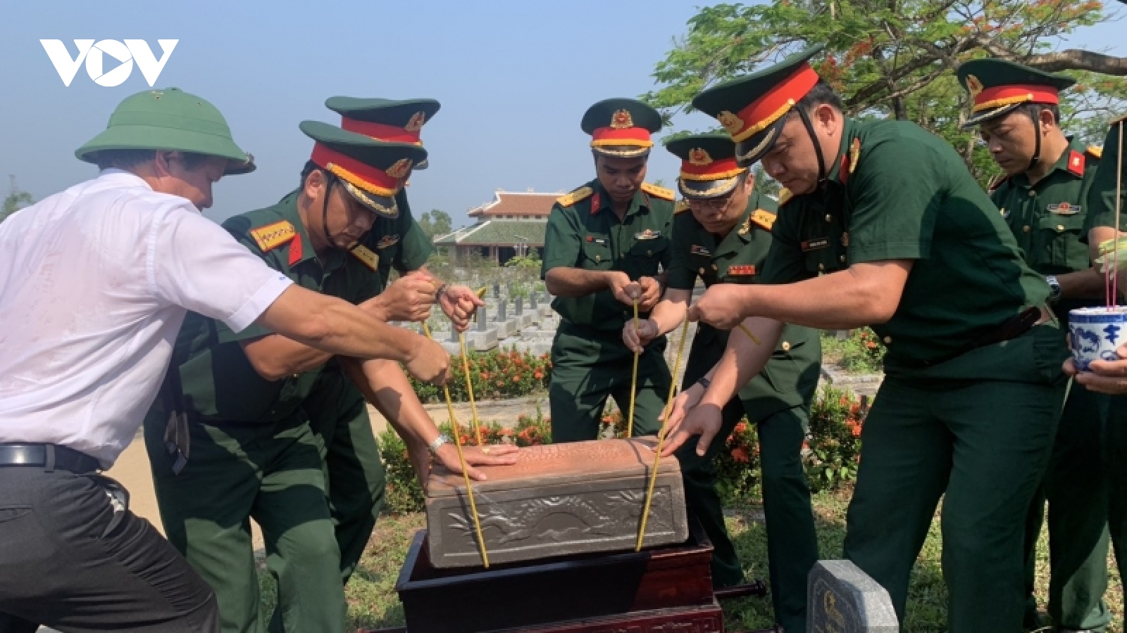 Thừa Thiên Huế tổ chức truy điệu và an táng 16 hài cốt liệt sĩ hy sinh ở Lào