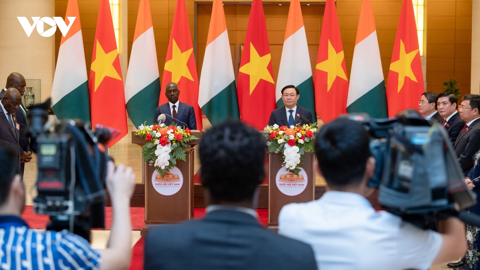 Chủ tịch Quốc hội hai nước Việt Nam và Bờ Biển Ngà gặp gỡ báo chí