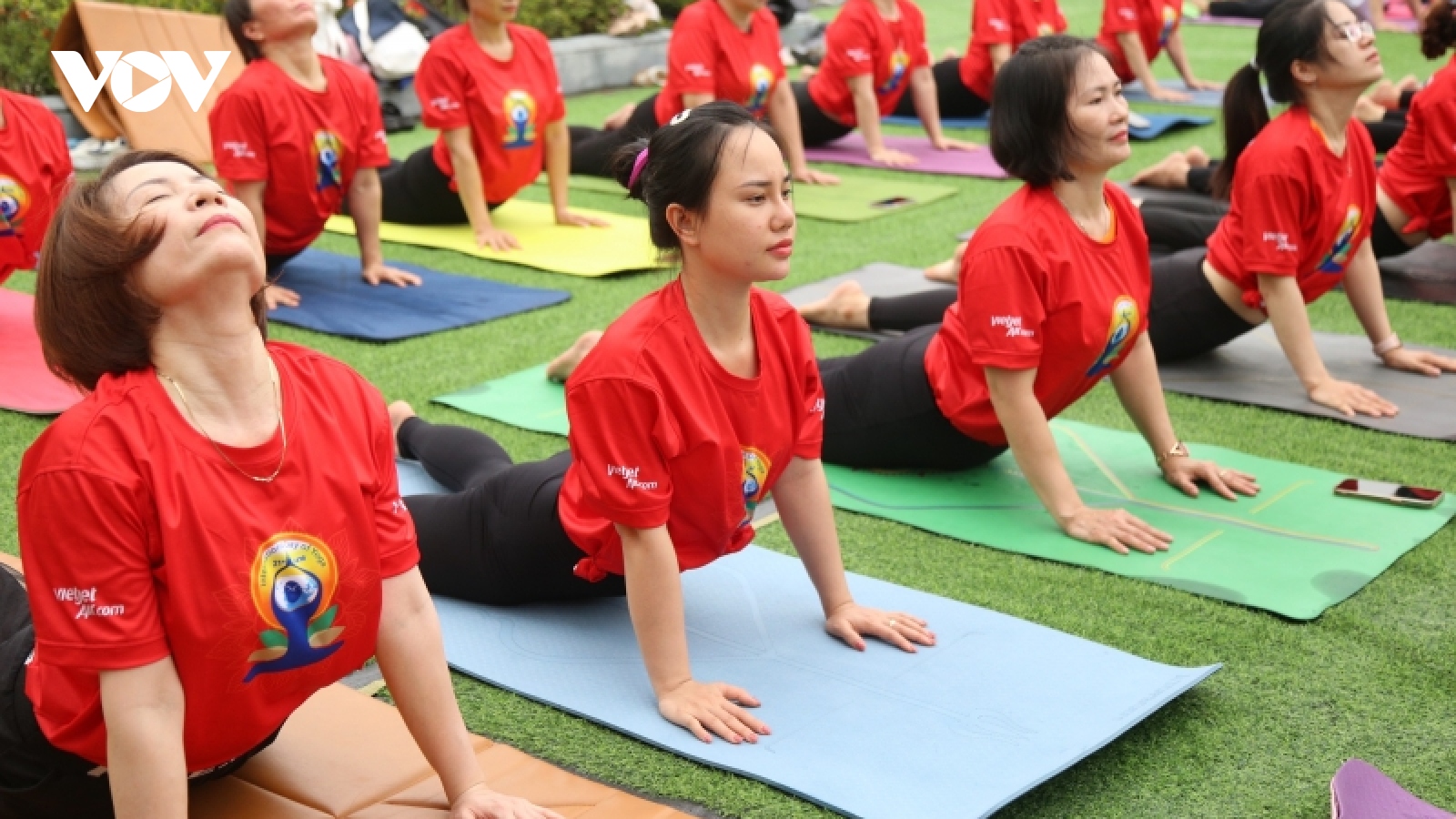 Ấn tượng màn đồng diễn Yoga của gần 1.000 VĐV tại Quảng Ninh