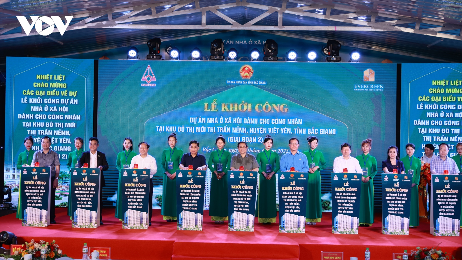 Thủ tướng dự Lễ khởi công Dự án Nhà ở xã hội dành cho công nhân tại Bắc Giang