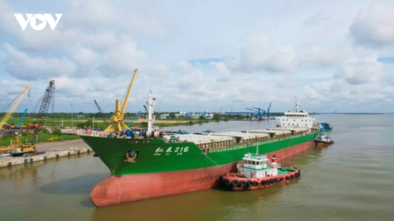 Cảng Cần Thơ đón tàu trọng tải hơn 16.000 tấn vào nhận hàng
