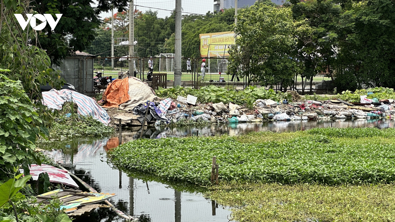 Hà Nội: Nhiều diện tích ao, hồ ở nội thành sắp biến mất vì xâm lấn đổ phế thải