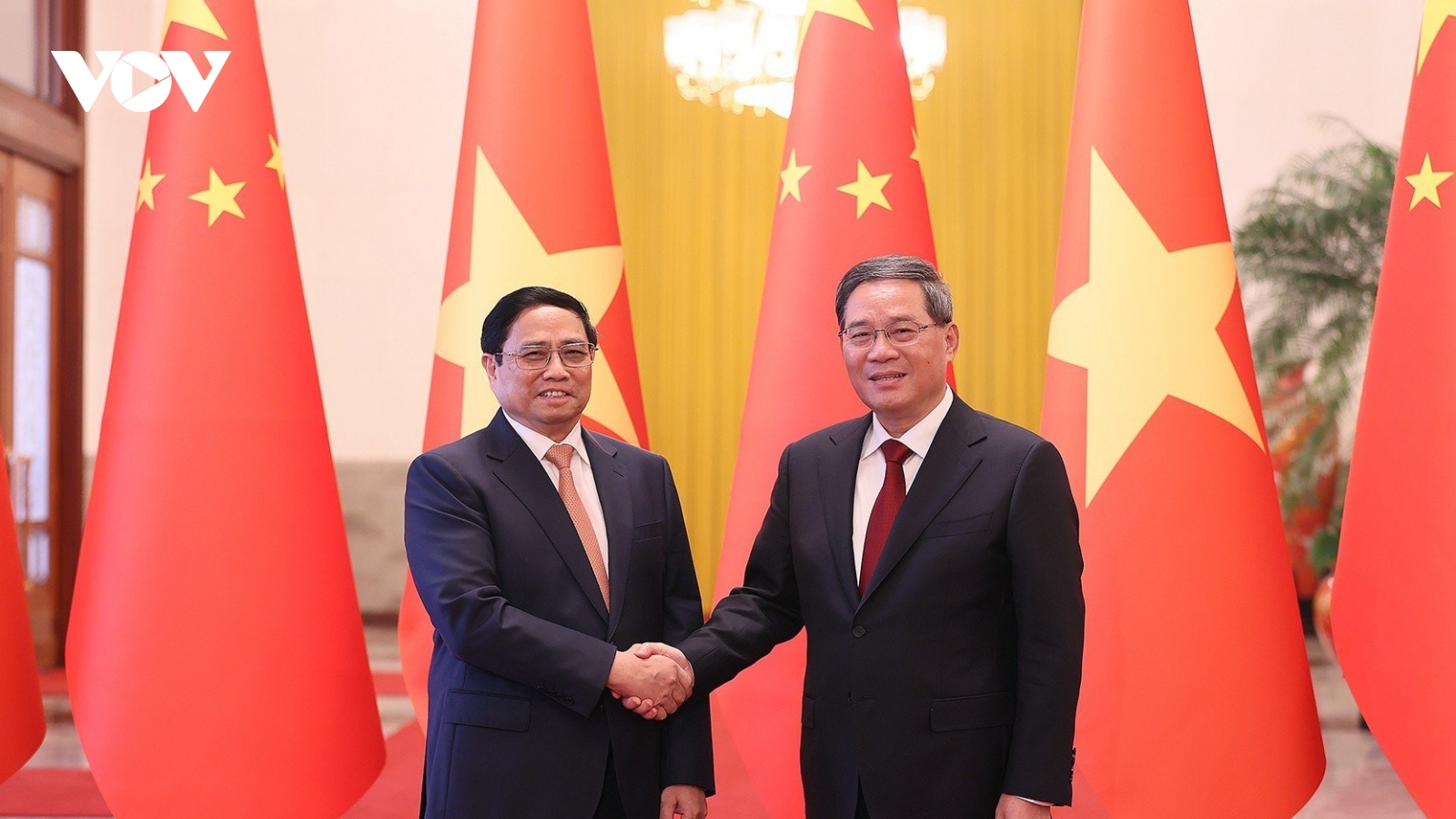 Thủ tướng Trung Quốc đón Thủ tướng Việt Nam, chứng kiến lễ ký văn kiện hợp tác