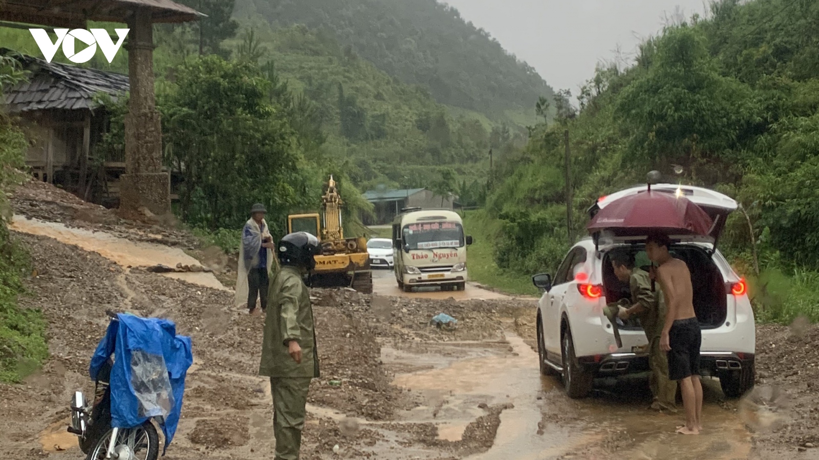 Mưa lớn gây sạt lở tỉnh lộ 109 ở Sơn La
