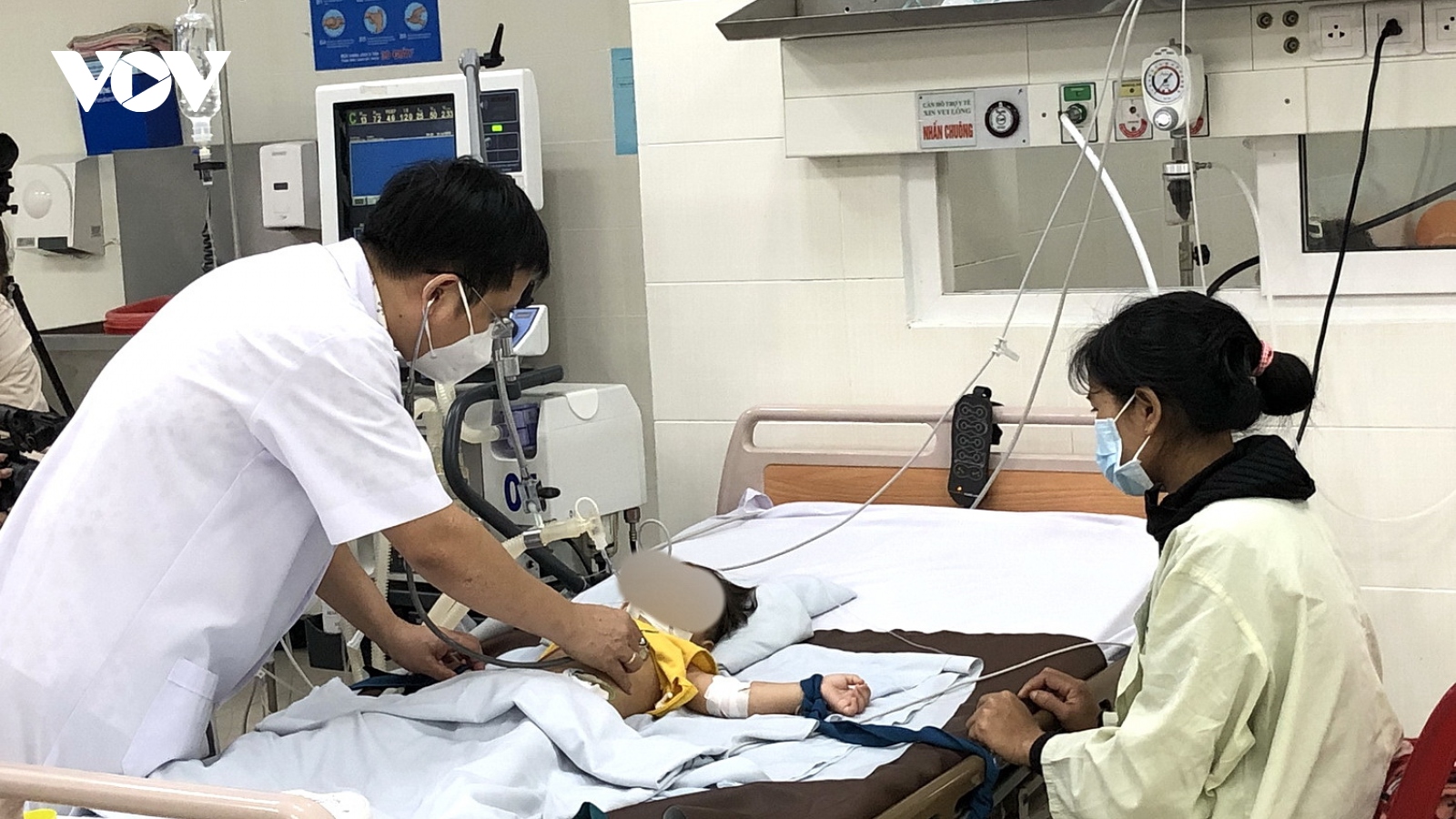 Nhiều ca mắc bệnh tay chân miệng tại Quảng Ngãi chuyển biến nặng