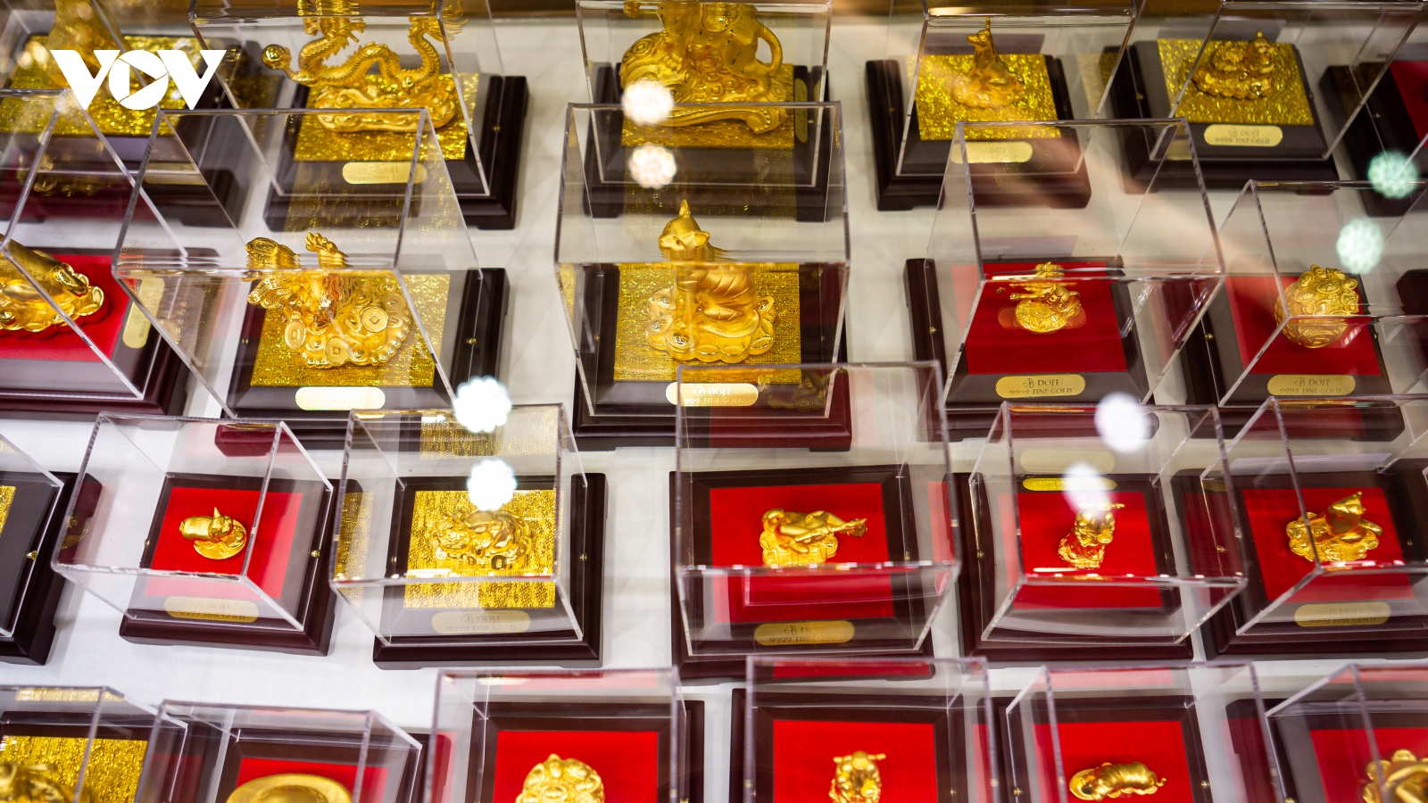 Giá vàng hôm nay 18/7: Vàng trong nước duy trì mức 67,2 triệu đồng/lượng