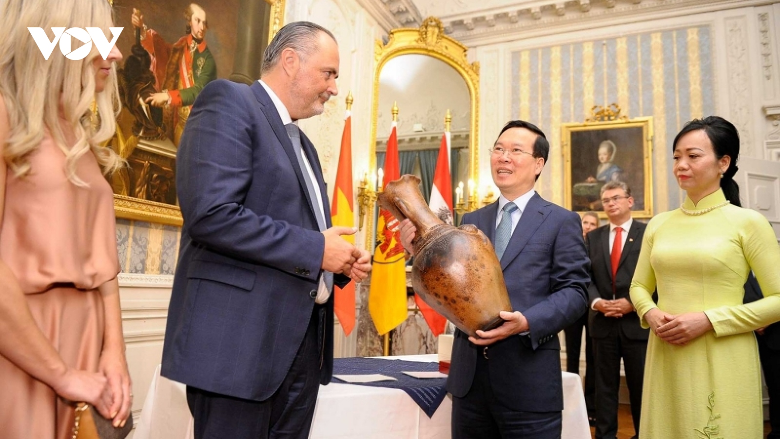 Chủ tịch nước Võ Văn Thưởng gặp Thủ hiến bang Burgenland