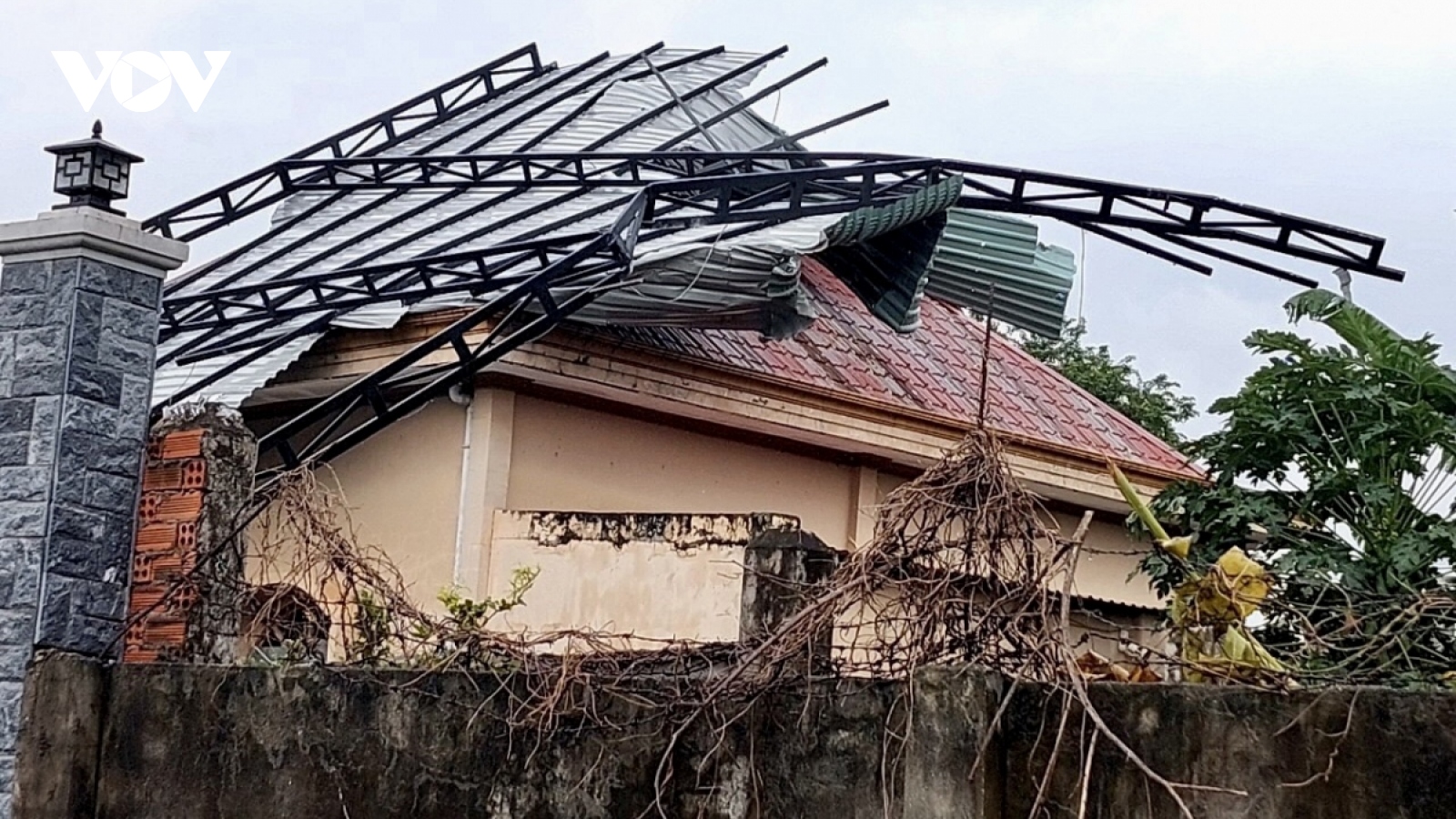 Hàng chục căn nhà ở Bà Rịa – Vũng Tàu bị tốc mái